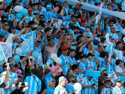 ¿Qué tal? Hincha de Colo-Colo se robó todas las miradas en el ascenso de Magallanes a Primera División