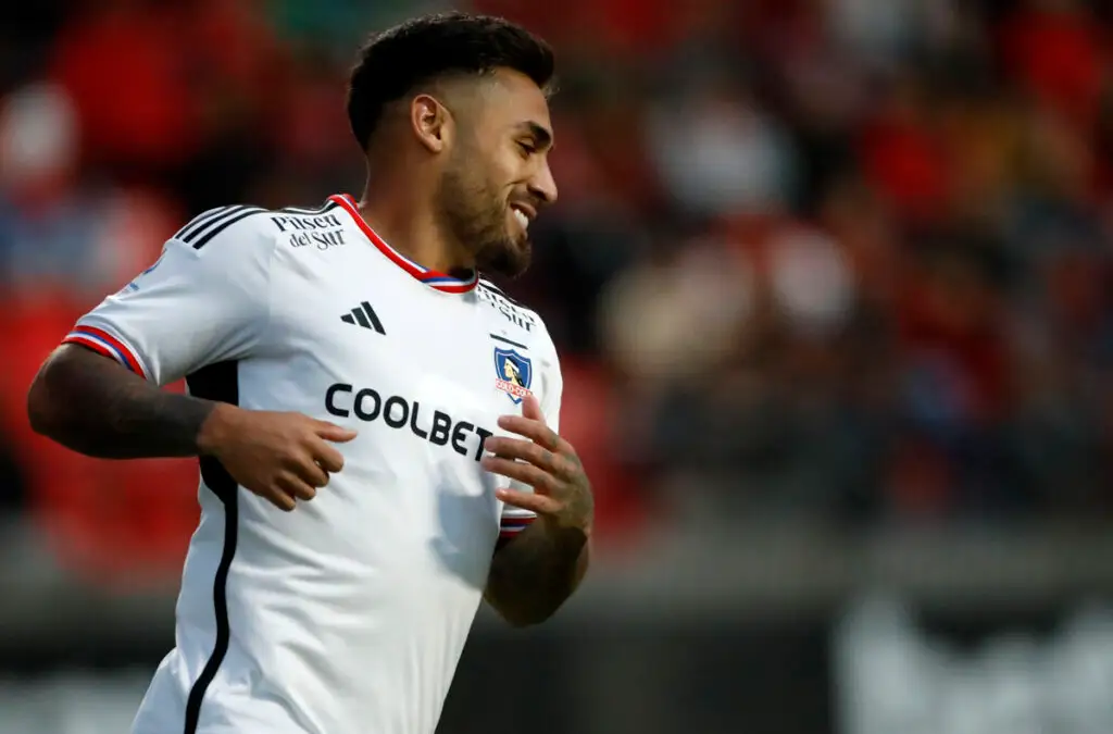 Marcos Bolados quedó al margen del equipo titular de Colo-Colo por molestias musculares.