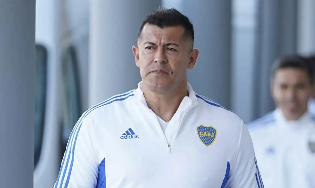 Jorge Almirón tiene todo encaminado para ponerse el buzo de Colo-Colo en 2024.