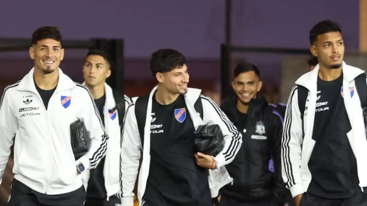 Equipo de Colo-Colo llegando al Estadio Tierra de Campeones.