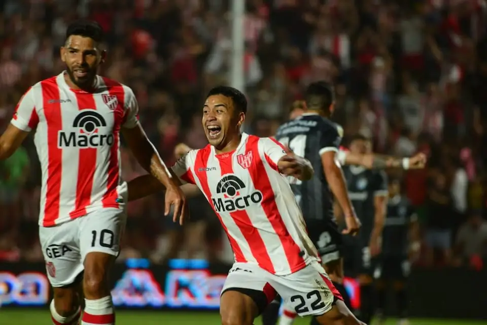 El volante habría sido pedido de manera expresa por Almirón.