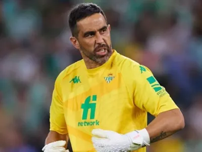 Ya recibió una propuesta: La crucial decisión que deberá tomar Claudio Bravo sobre su futuro para 2024