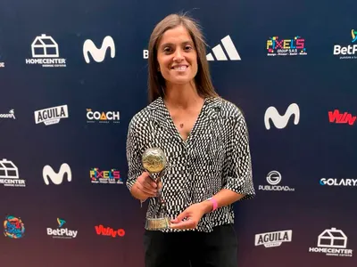 Orgullo colocolino: Gisela Pino recibe importante premio en el fútbol colombiano