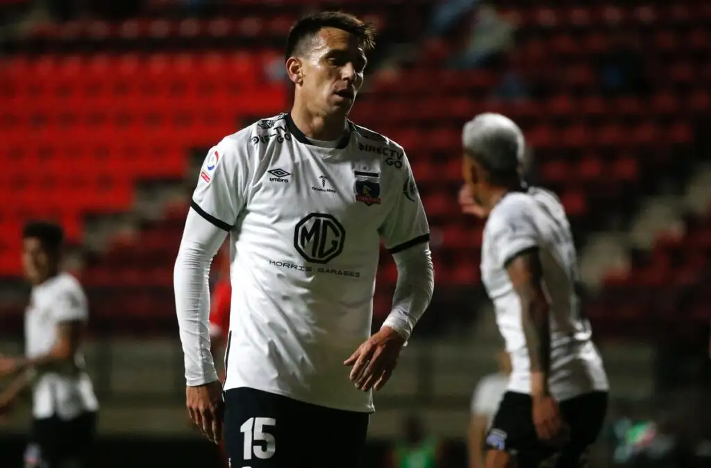 El ex futbolista argentino tuvo una fuerte réplica a sus dichos contra Palacios. Foto: Andres Pina/Photosport.