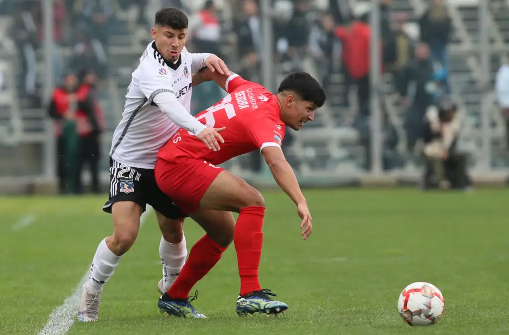 Alexander Oroz saldría de Colo-Colo para la próxima temporada.