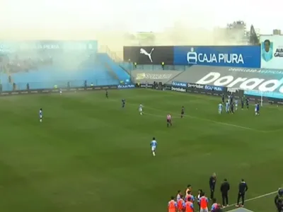 [VIDEO] Segundos de pánico: Fuerte sismo que azotó a Perú encontró a ex Colo-Colo en pleno partido