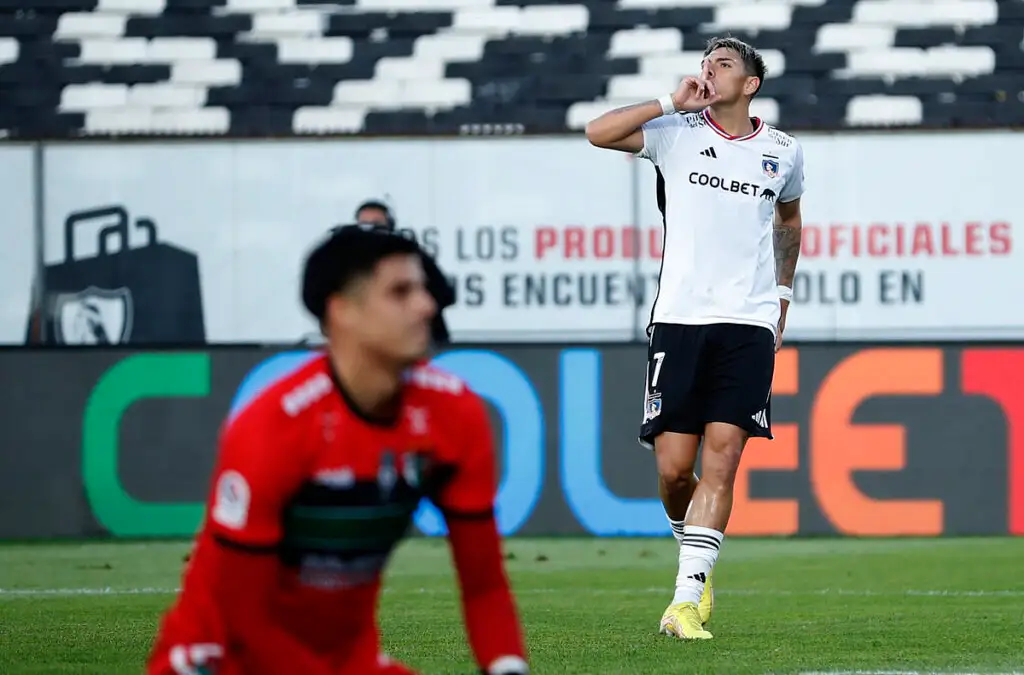 Carlos Palacios viene subiendo su nivel en Colo-Colo.