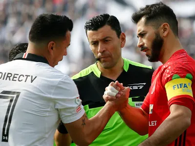 Johnny Herrera envió un especial consejo a Esteban Paredes ante su posible retiro