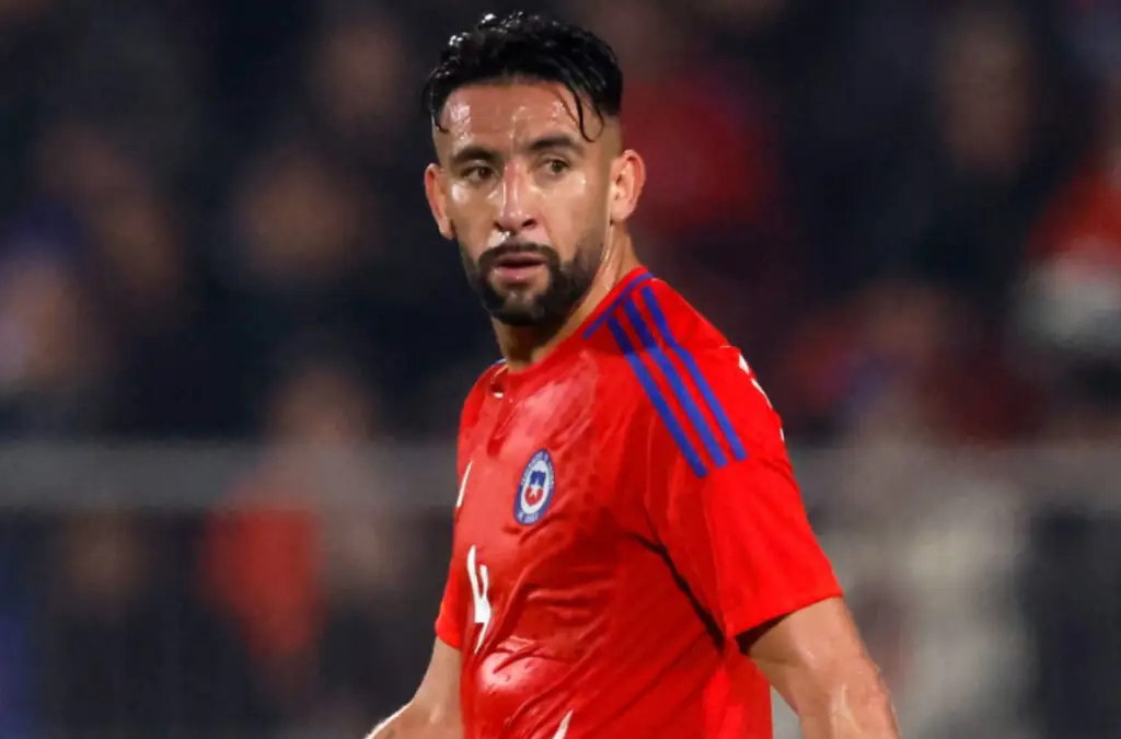 Colo-Colo sigue negociando para fichar a Mauricio Isla.