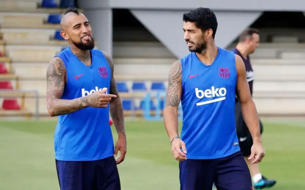 El regreso de Arturo Vidal a Colo-Colo fue comparado con el de Luis Suárez a Nacional.