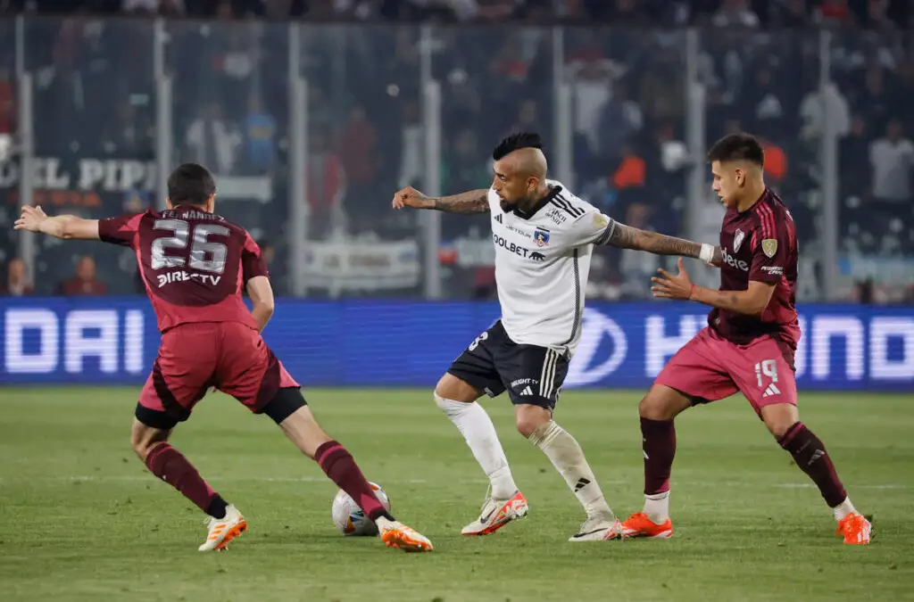 Arturo Vidal fue una de las figuras de Colo-Colo ante River Plate.