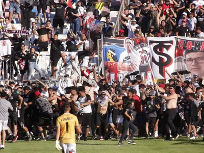 Sin público: Anfp sancionó a Colo-Colo tras incidentes en Antofagasta