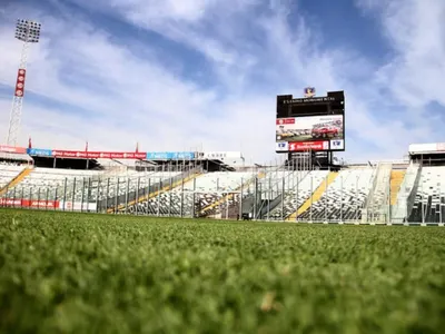 Colo-Colo tomó importante decisión tras criticado estado de la cancha del Estadio Monumental