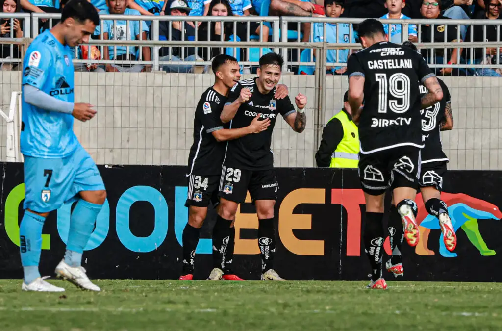 Con goles de Vidal, Paiva y Bolados, el Popular derrotó como visita a Iquique en la primera rueda. Keyla Larrea/Photosport.