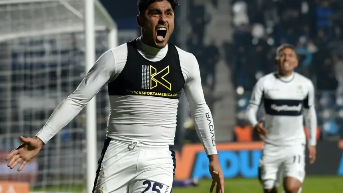 Cristián Tarragona no llegará a Colo-Colo en 2024.
