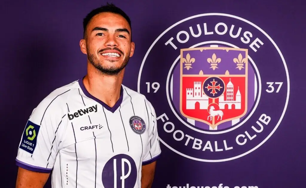 Gabriel Suazo se unió a la colonia de colocolinos en el extranjero.