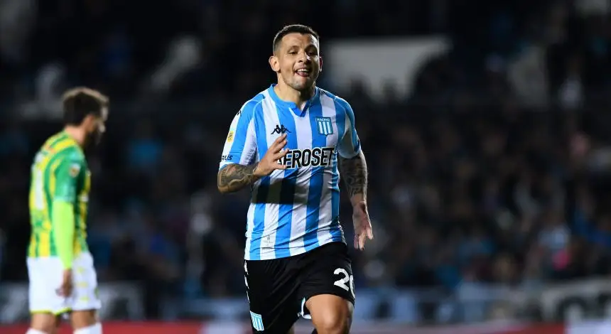 Emiliano Vecchio no lo pasa bien en Racing.
