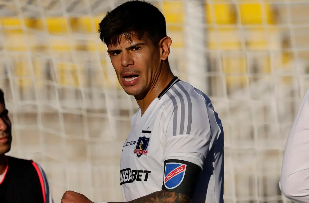 Esteban Pavez estaría evaluando su continuidad en Colo-Colo.