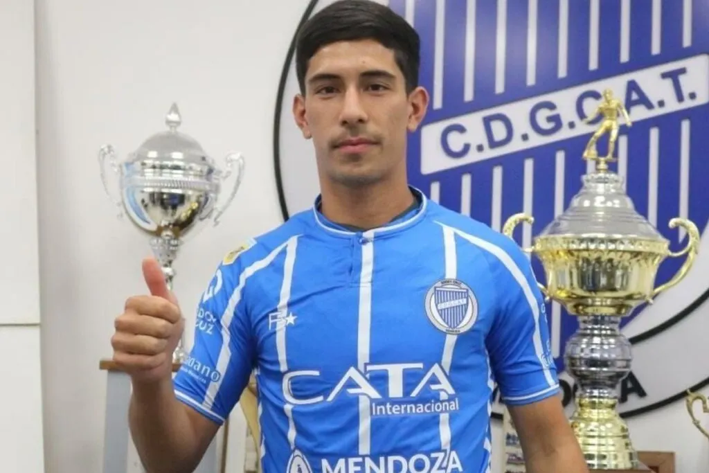 Salomón Rodríguez con la camiseta de Godoy Cruz.