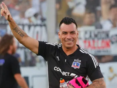 Lleno de estrellas: Las figuras de Colo-Colo que acompañarán a Esteban Paredes en el Superclásico de la Teletón