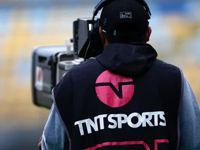 Incluye a ANFP: TNT Sports lanza grave denuncia contra Colo-Colo por el duelo frente a Deportes Iquique