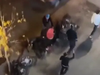 Repudio total: Hinchas de Colo-Colo agreden a repartidores extranjeros tras la eliminación en Copa Libertadores