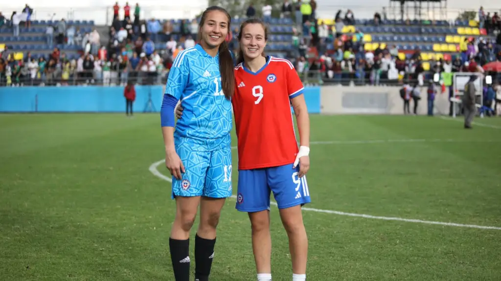 Antonia Canales asoma como el gran recambio de Christiane Endler en la selección chilena