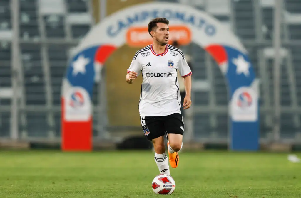 La inclusión de César Fuentes en la formación inicial de Colo-Colo es la gran duda de Gustavo Quinteros.