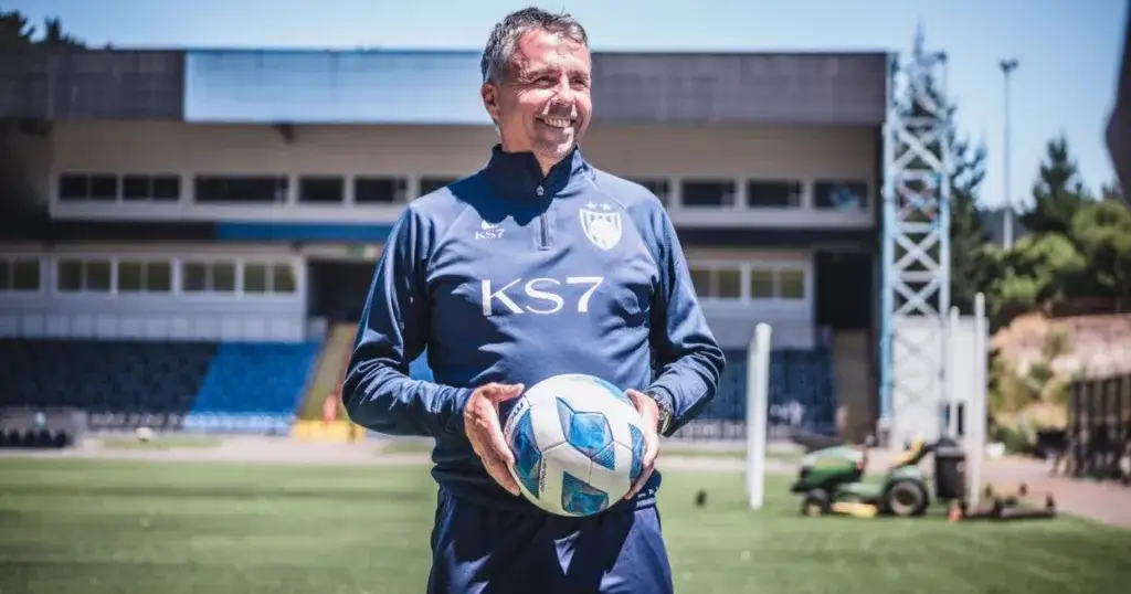 Gustavo Álvarez es candidato a la banca de Colo-Colo si se va Gustavo Quinteros.