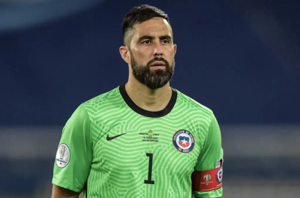 Claudio Bravo no saldrá del retiro para reforzar Colo-Colo.