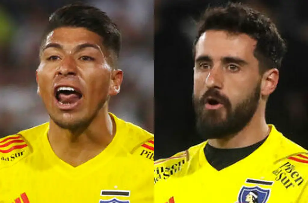 Brayan Cortés y Fernando de Paul con camiseta de Colo-Colo.