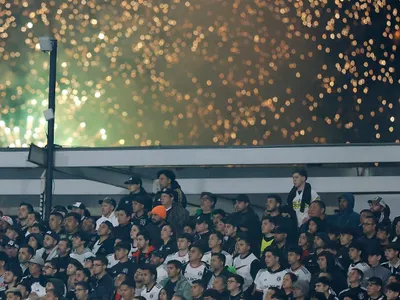 [VIDEO] Todos a La Ruca: El curioso transporte que apareció en la caravana al Estadio Monumental