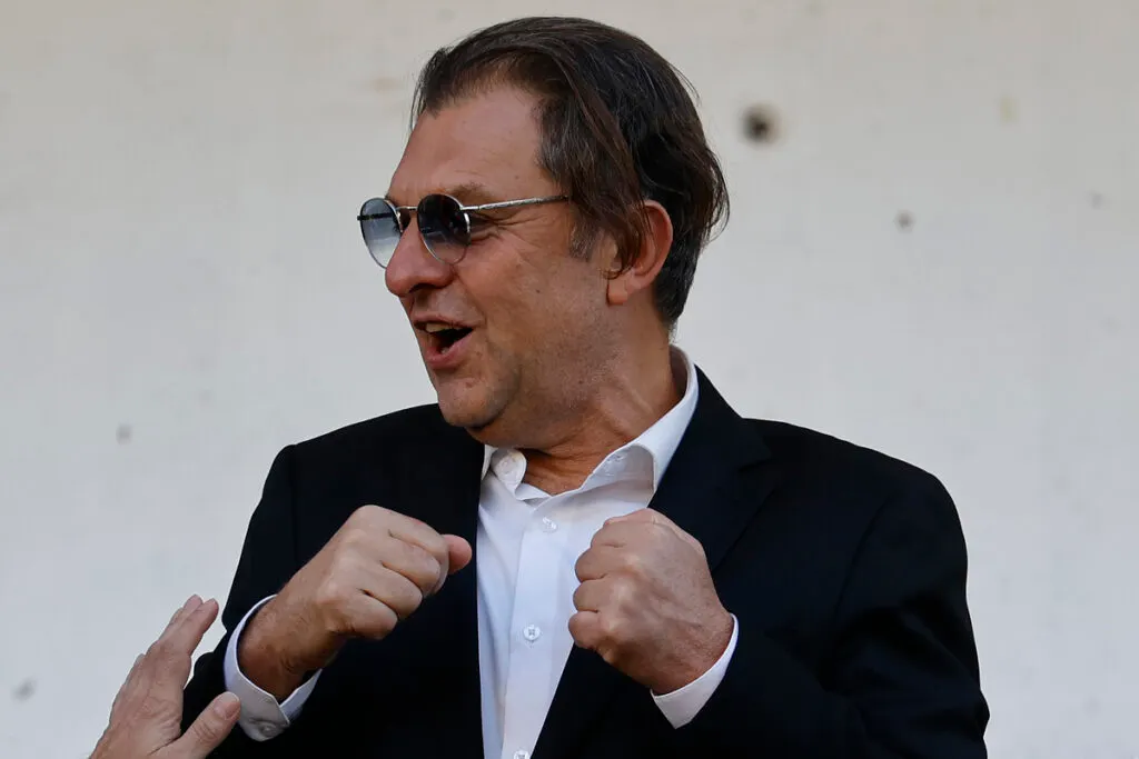 Primer plano al presidente de Blanco y Negro, Aníbal Mosa