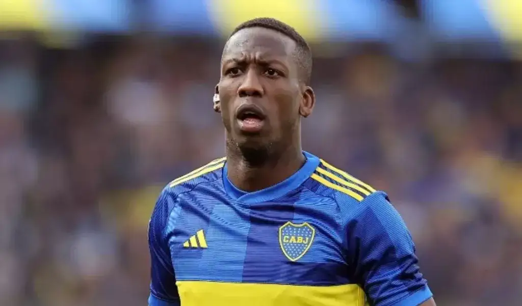 Jorge Almirón le cambió la posición a Luis Advíncula en Boca Juniors.