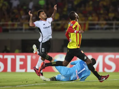 Otro revés para Colo Colo: El desafortunado inconveniente que vivió el plantel tras empate en Copa Libertadores