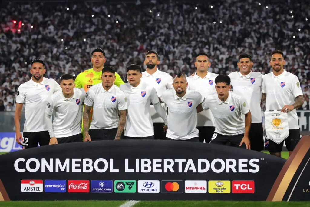Futbol, Colo Colo vs Fortaleza. Fase de grupos, Copa Libertadores 2025. El equipo de Colo Colo es fotografiado durante el partido de copa libertadores por el grupo E contra Fortaleza disputado en el estadio Monumental en Santiago, Chile. 10/04/2024 Jonnathan Oyarzun/Photosport Football, Colo Colo vs Fortaleza. Group stage, Copa Libertadores 2025. Colo Colo’s teams are pictured during the copa libertadores match for group E against Fortaleza at the Monumental stadium in Santiago, Chile. 10/04/2024 Jonnathan Oyarzun/Photosport
