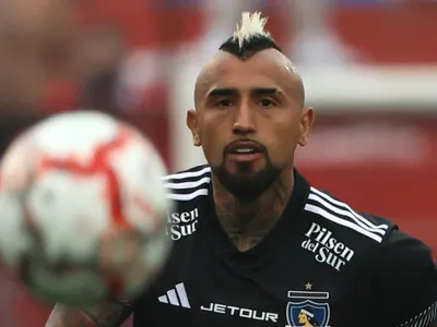 No pasó desapercibido: Realizan denuncia a Arturo Vidal y su repercusión llega hasta España