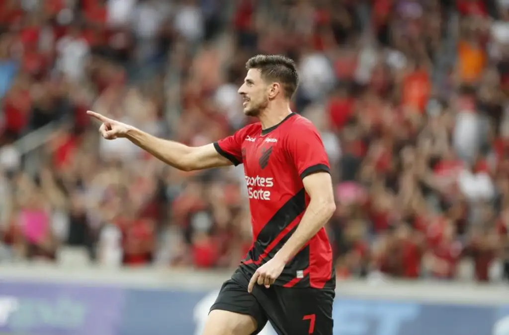 Lucas Di Yorio es opción para reforzar a Colo-Colo.