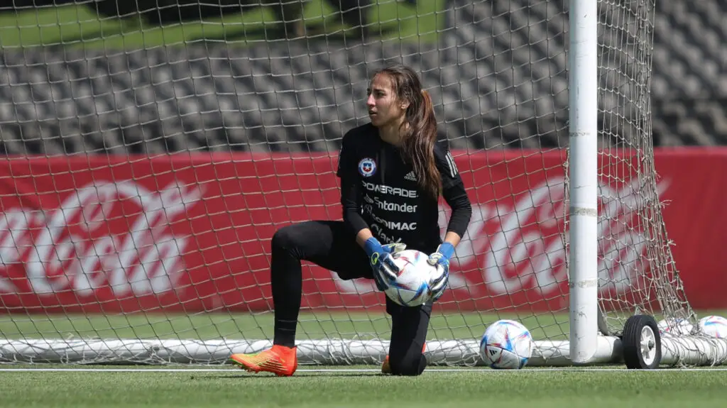 Antonia Canales, ex portera de Colo-Colo, es una de las llamadas a ser parte del recambio de La Roja Femenina.