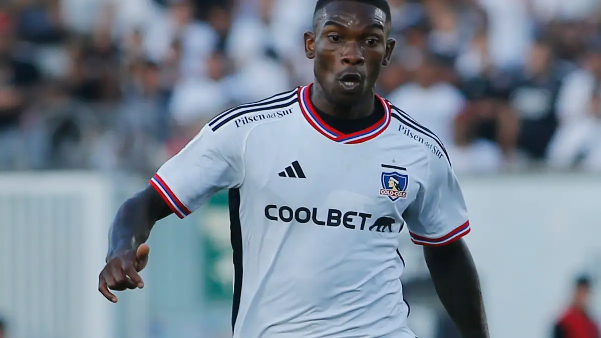 Fabián Castillo defendiendo la camiseta de Colo-Colo durante el Campeonato Nacional 2023.