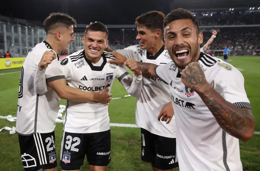 Jugadores de Colo-Colo celebrando el gol de Lucas Cepeda en el duelo frente a Cerro Porteño.