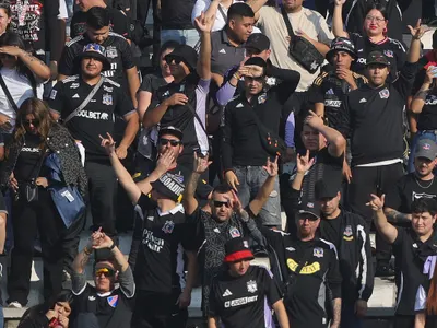 Por los malos resultados: Hinchas realizaron potente manifestación contra los jugadores de Colo-Colo