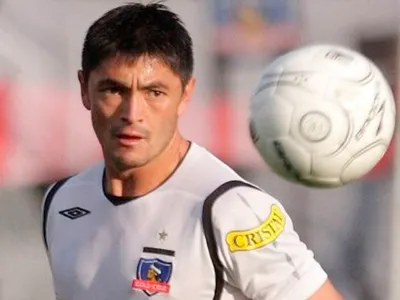 Descolgó los zapatos: Rodrigo Millar sorprende y volverá a jugar por querido club en Chile