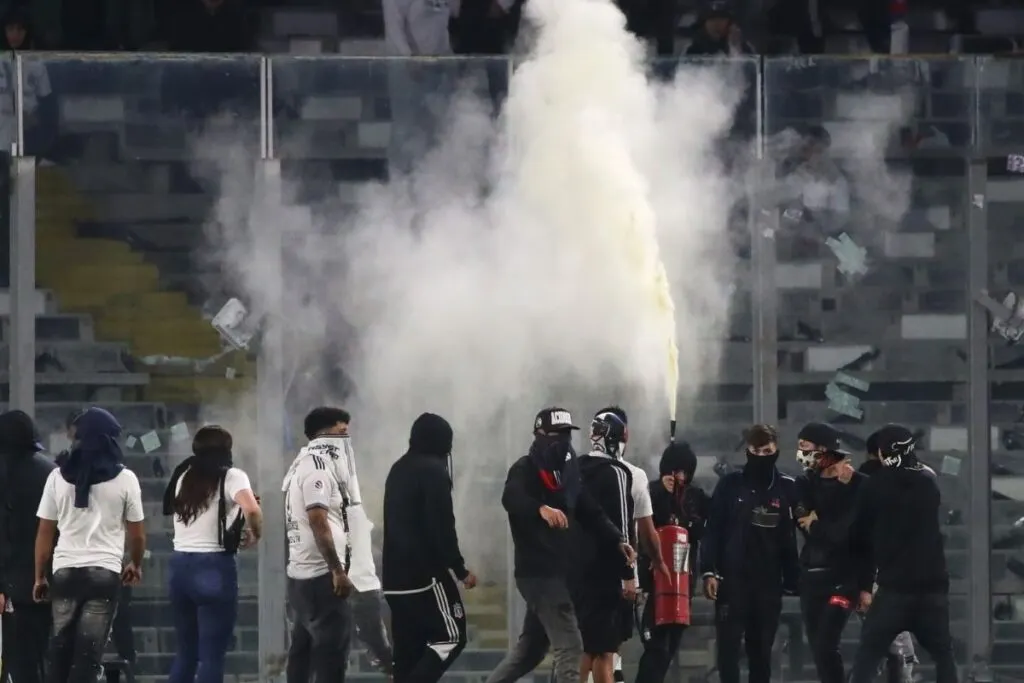 incidentes en el duelo de Colo-Colo frente a fortaleza