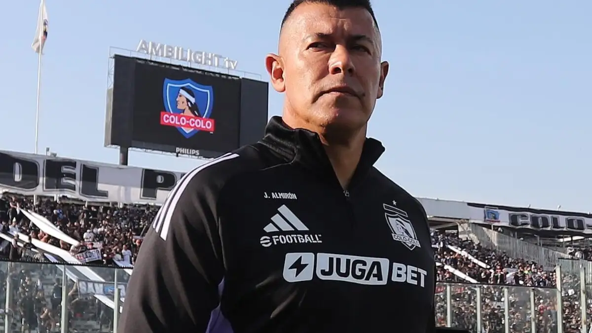 Aún no se destraba la salida del entrenador argentino.