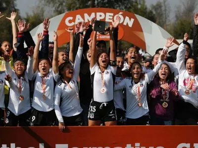 En la cancha que quieran: La categoría Sub-19 de Colo-Colo Femenino goleó a Universidad de Chile y se quedó con la final