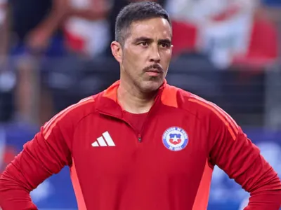 «Lo he conversado con abogados»: Ex Colo-Colo asegura que podría demandar a Claudio Bravo