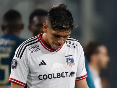 Hinchas lapidan al plantel de Colo-Colo tras el triunfo de Ñublense en Copa Sudamericana: «Toma nota Quinteros»