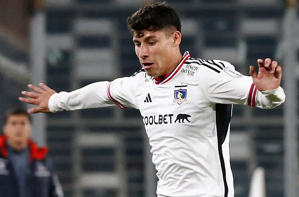 Alexander Oroz podría debutar en la temporada 2024 con Colo-Colo