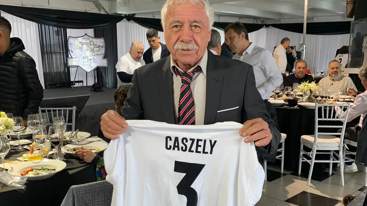 Carlos Caszely anticipa problemas para Colo-Colo por el poco tiempo de trabajo que tendrá el nuevo DT.